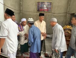 Adi Erlansyah Serahkan Mimbar Khotib dan Sholat Jumat di Pagelaran