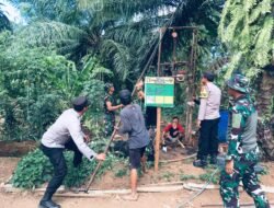 Anggota Kepolisian Polsubsektor Pagelaran Utara Berperan Aktif dalam Program TMMD ke -121 di Pekon Fajar Mulia