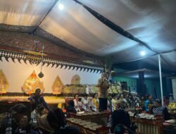 Adi Erlansyah Hadiri Pagelaran Wayang Kulit Ulang Tahun ke-95 Pekon Bumi Ratu Pagelaran