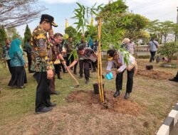 Pj.Gubernur Lampung Tanam Pohon Bambu di Kantor Bupati Pringsewu