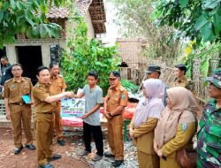 Pj Bupati Pringsewu Serahkan Bantuan Korban Angin Puting Beliung di Kecamatan Sukoharjo