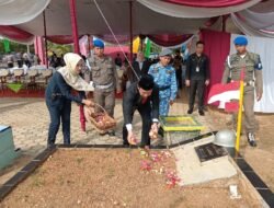 Peringati Hari Pahlawan, Pemkab Pringsewu Gelar Upacara dan Ziarah Tabur Bunga