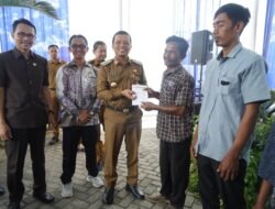 Bupati Pringsewu Serahkan Bantuan Sosial Rumah Tinggal Layak Huni
