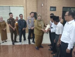 Wabup Pringsewu Serahkan Akte Notaris & SK Badan Hukum Koperasi Desa Merah Putih