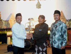 Dihadiri Bupati Pringsewu, Wayang Kulit Semalam Suntuk Warnai Bersih Desa Podomoro