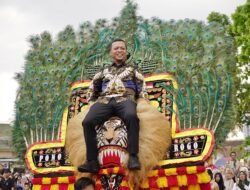 Bupati & Wabup Pringsewu Hadiri Karnaval Budaya Pringsewu Cultural Festival 2025